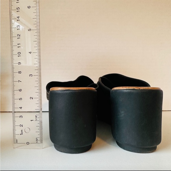 VINCE CAMUTO Black Leather Platform Slides Sandals - Picture 6 of 7